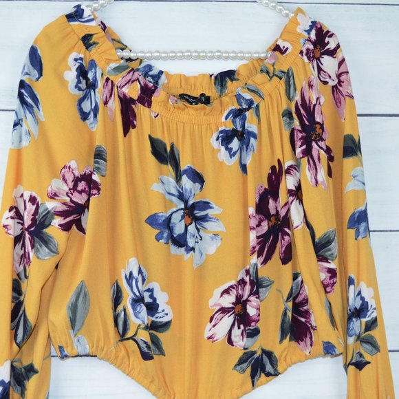 Kendall & Kylie | Drawstring off Shoulder Blouse - Picture 3 of 7